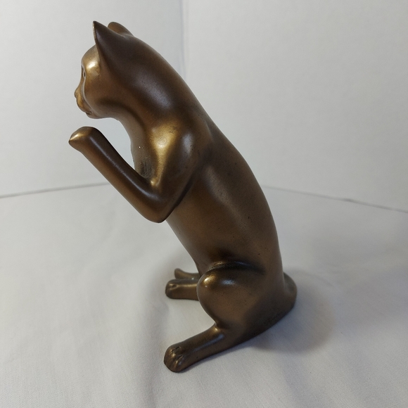 O. Tupton Signed Solid Bronzed Playful Cat Figurine - Picture 2 of 5